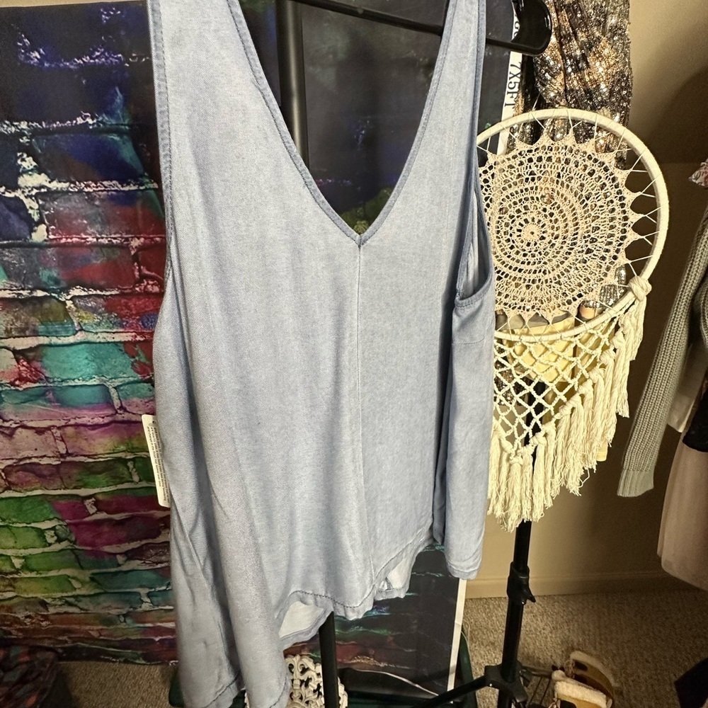 NWT Treasure & Bond Blue Tank Top
Size Medium 100% Rayon - Picture 8 of 9